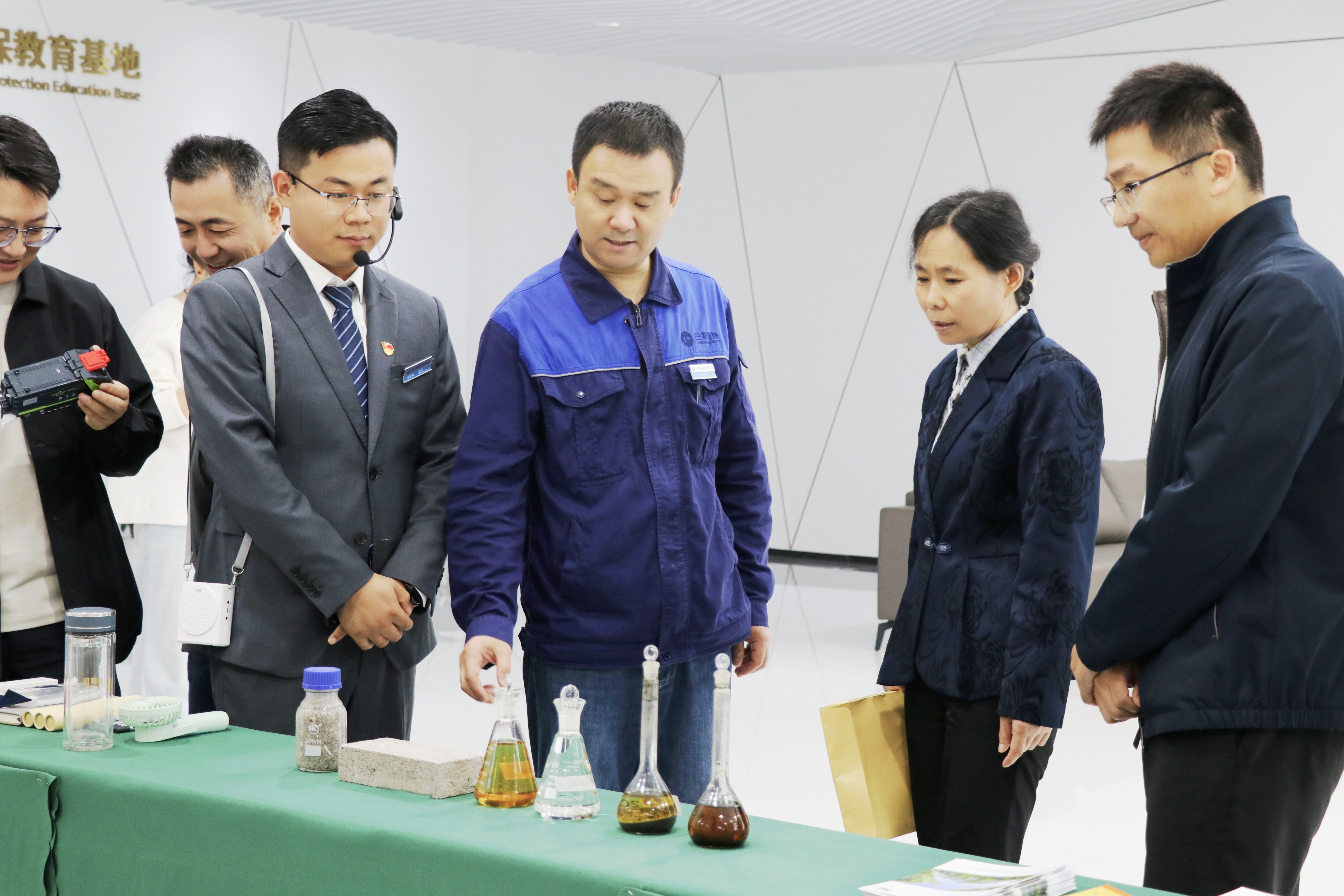 10月17日，安徽省生態(tài)環(huán)境廳調(diào)研六安三峰公司 為環(huán)保教育基地注入新動(dòng)能.jpg